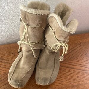 EARTH Beige Suede Leather Winter Boots With Cozy Faux Fur Lining 7.5